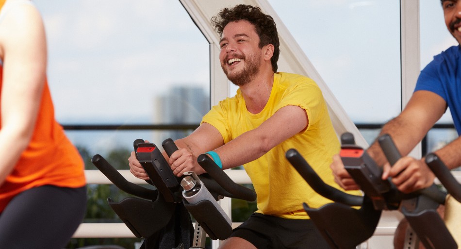 Apesar de ser um exercício aeróbico, o uso da bicicleta pode ser direcionado ao fortalecimento dos membros inferiores e, consequentemente, ao aumento da massa muscular.
